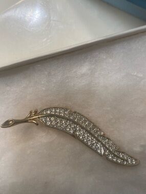 Gold-Tone Feather Crystal Brooch - Elegant Women's Jewelry